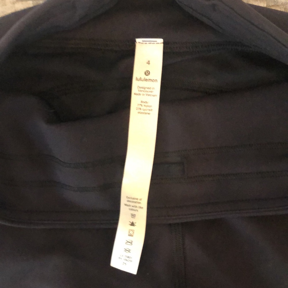 Lululemon leggings black crop 23” inseam pockets
